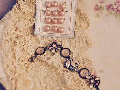 Happy girls wear pink vintage AUDREY earring bracelet